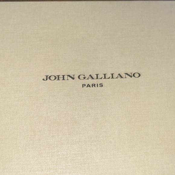 JOHN GALLIANO Brand New in Box super comfy
Chain-Trim Leather Sandals - Picture 13 of 14